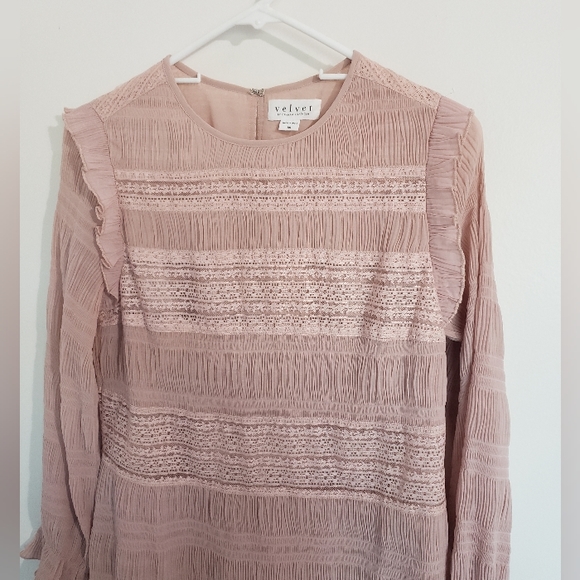 Velvet by Graham & Spencer Ynez Smocked top - Picture 5 of 11